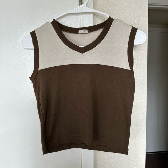 Brandy Melville Crop Tank Top - Picture 2 of 4